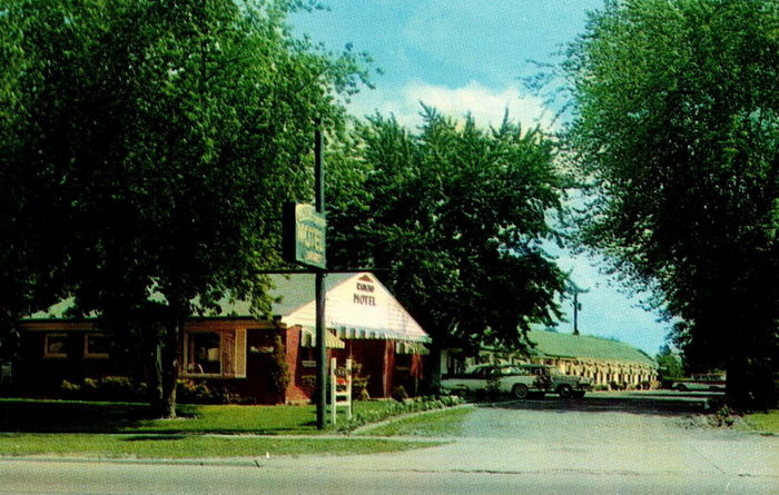 Rancho Motel - Old Postcard